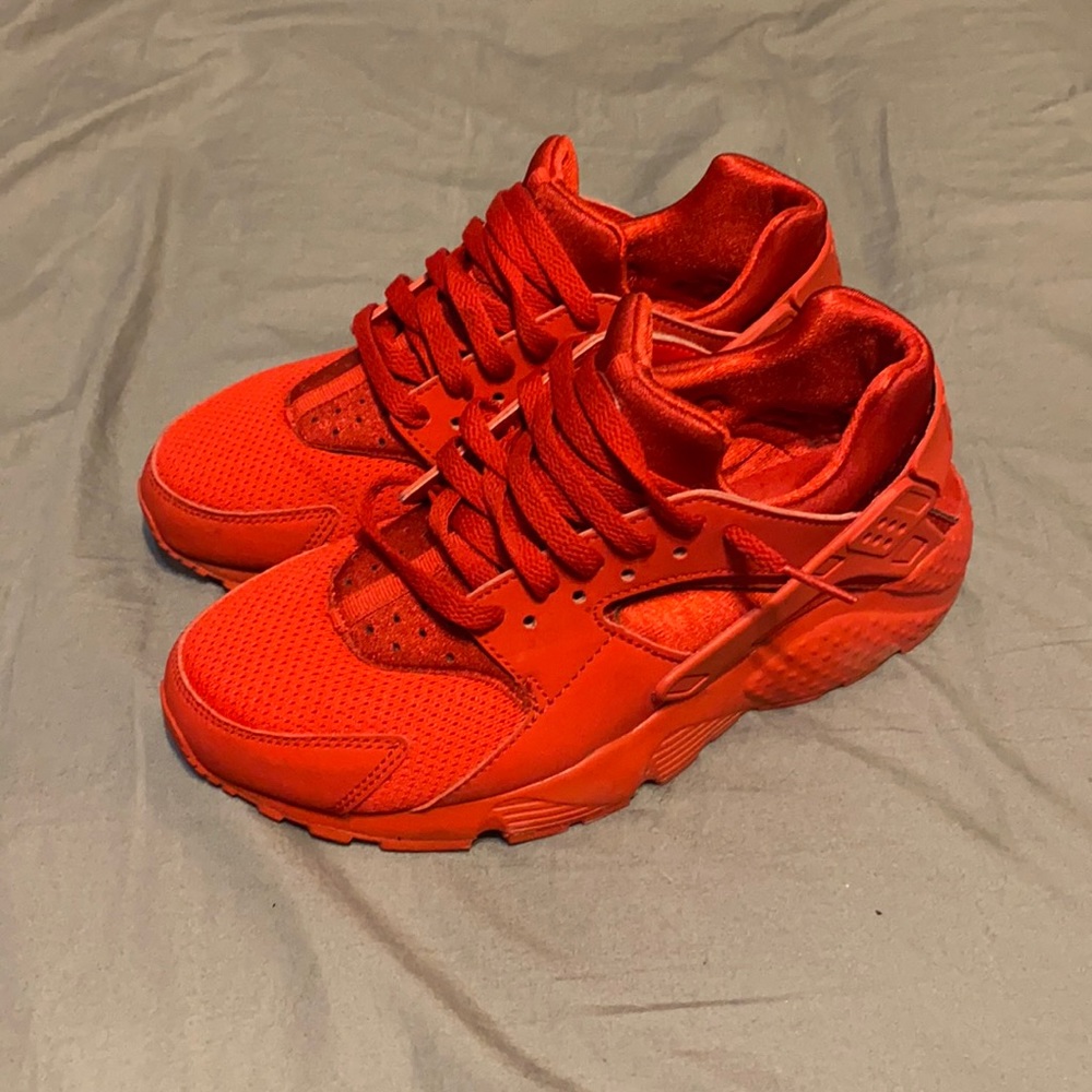 Red huaraches